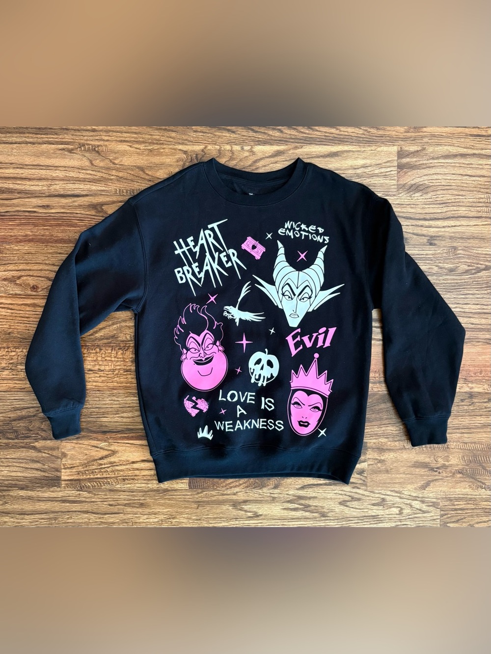 Disney Villains Women's Graphic Sweatshirt, Size extra small XS 0-2 NWT - Picture 2 of 3